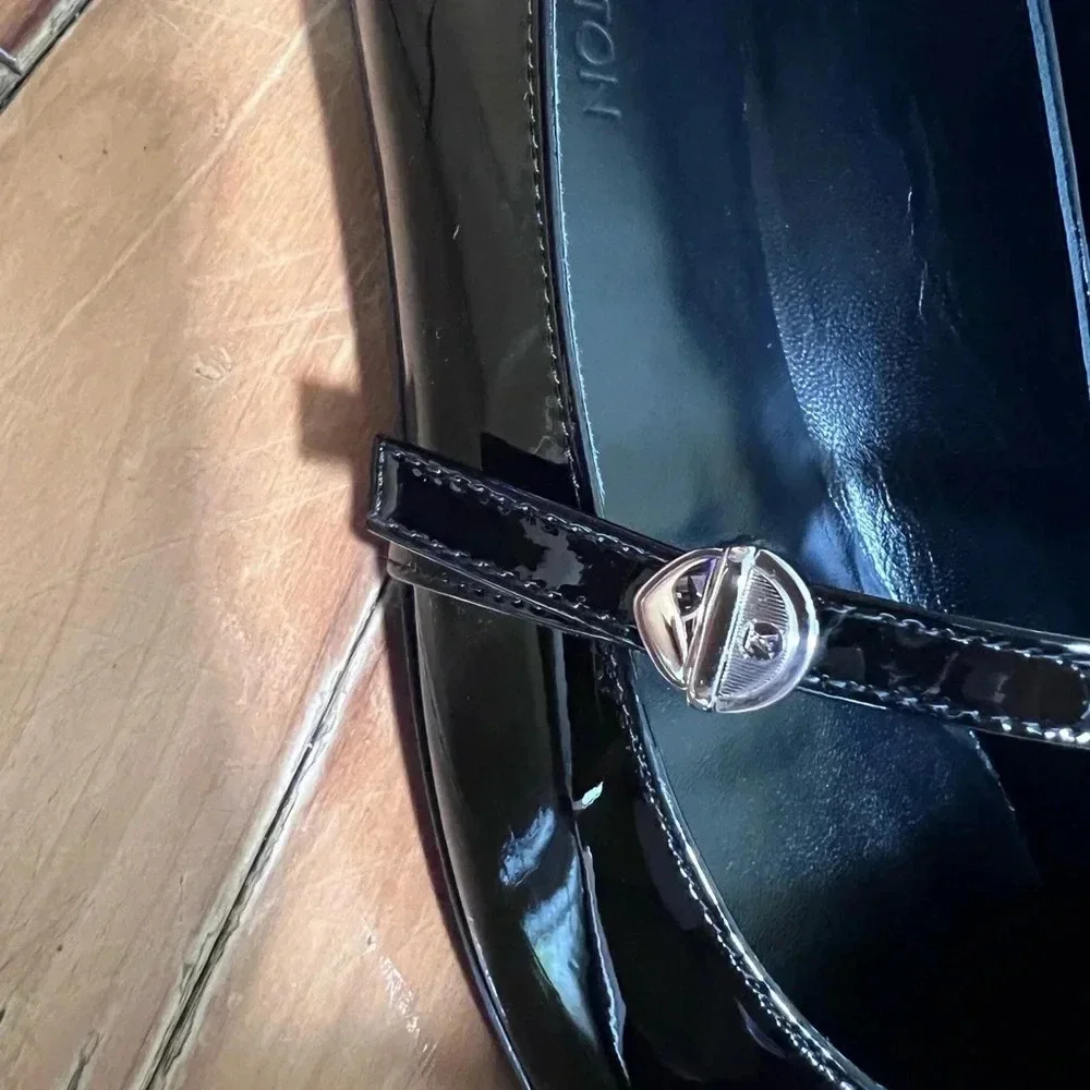 Louis Vuitton step into